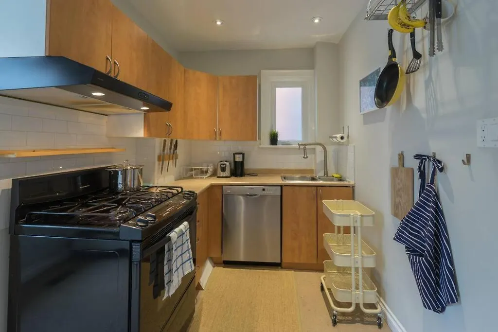 Spacious Room With Ensuite Bathroom Near Subway, Koreatown & Uoft Τορόντο