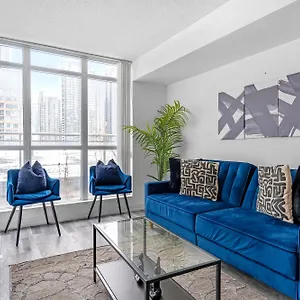 Modern One Bedroom And Den By Cn Tower Toronto