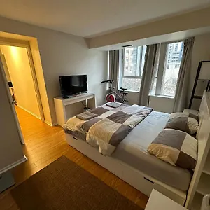 Location In Downtown- Walking To Eaton Centre, Nathan Phillips Square, Yonge-dundas, Ikea,transit Toronto